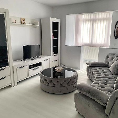 White & Elegant Luxury Apartament Lejlighed Craiova Eksteriør billede