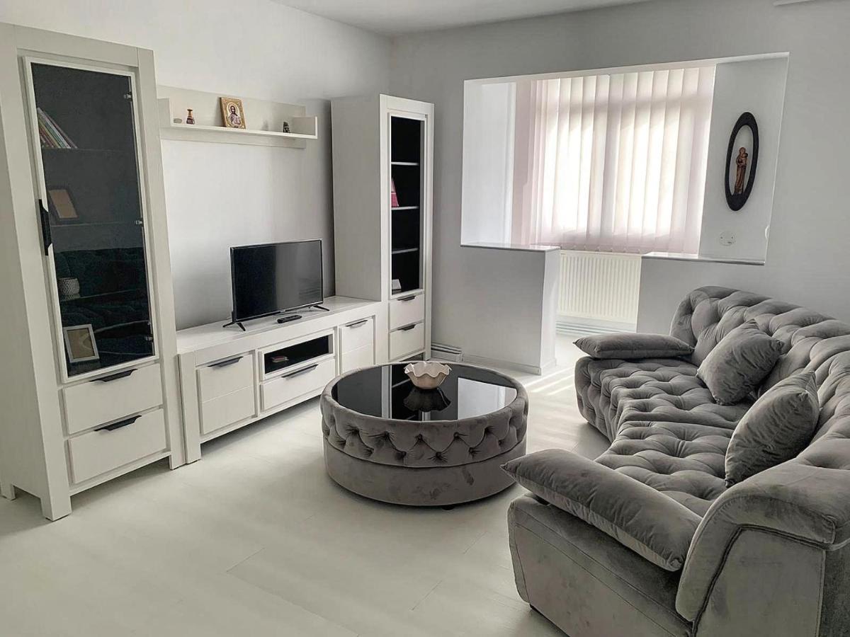 White & Elegant Luxury Apartament Lejlighed Craiova Eksteriør billede