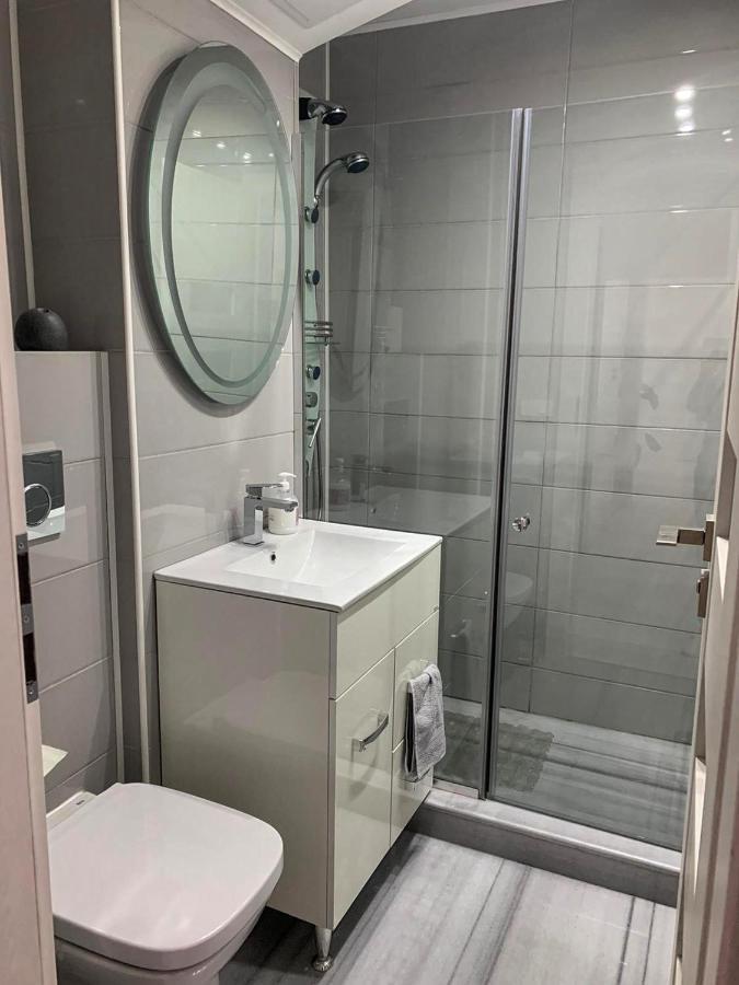 White & Elegant Luxury Apartament Lejlighed Craiova Eksteriør billede